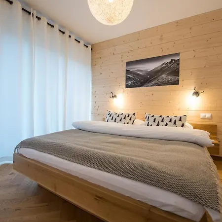 Apartment Lomnica Garden